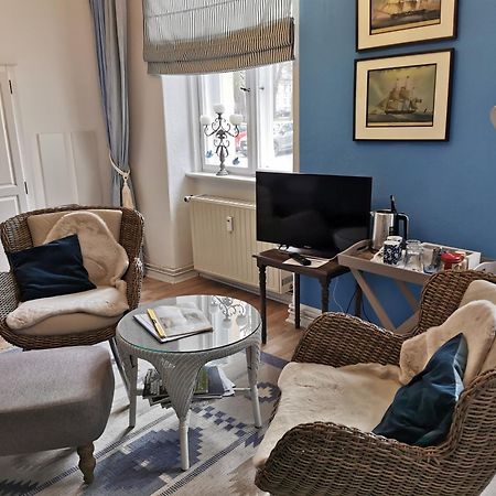Bed&Breakfast Wagner "Im Alten Pfarrhaus" Neuruppin Buitenkant foto