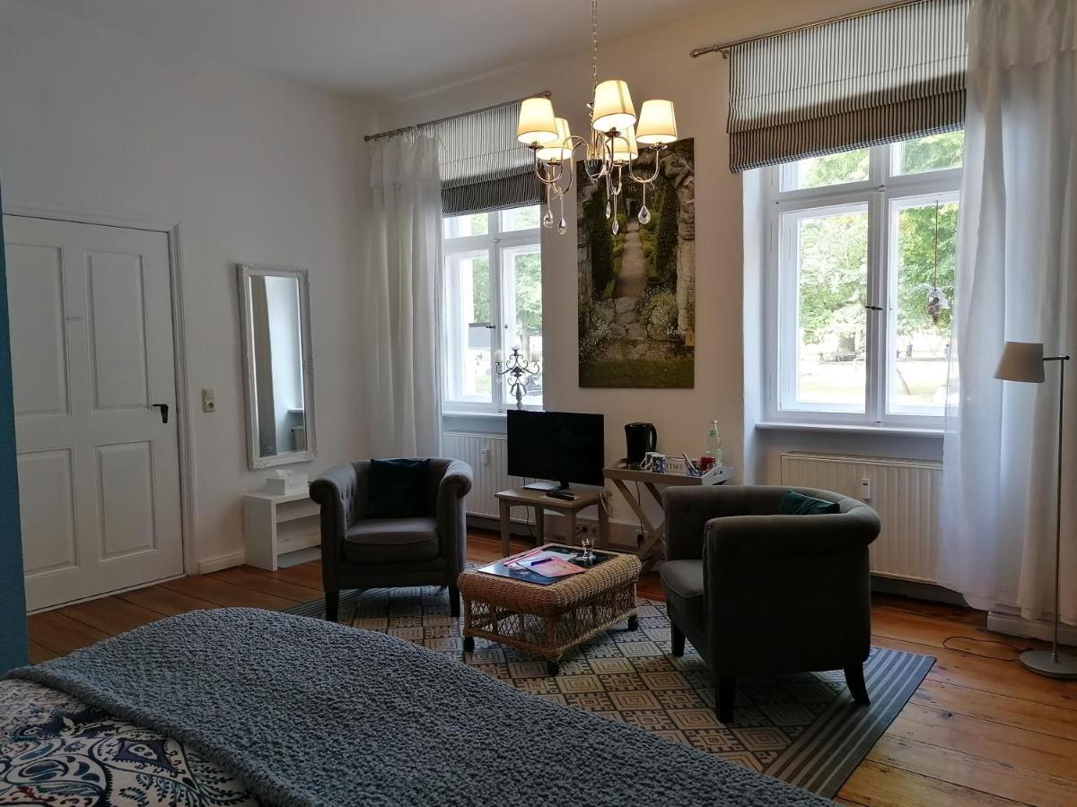 Bed&Breakfast Wagner "Im Alten Pfarrhaus" Neuruppin Buitenkant foto