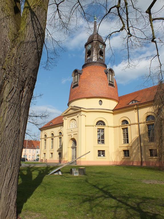 Bed&Breakfast Wagner "Im Alten Pfarrhaus" Neuruppin Buitenkant foto