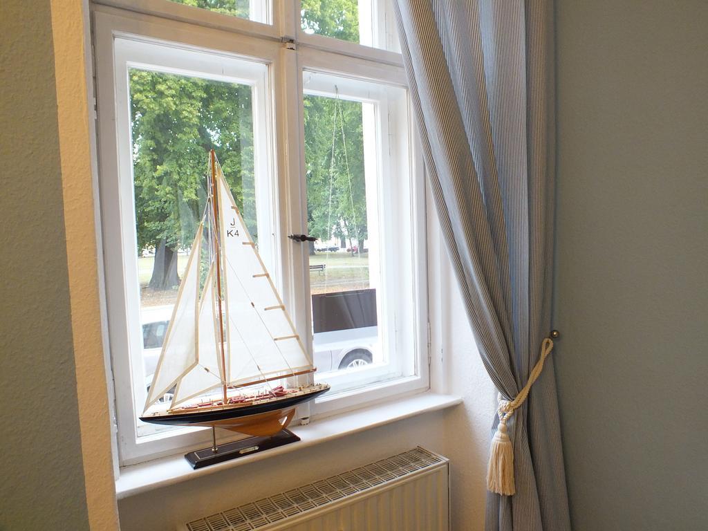 Bed&Breakfast Wagner "Im Alten Pfarrhaus" Neuruppin Buitenkant foto
