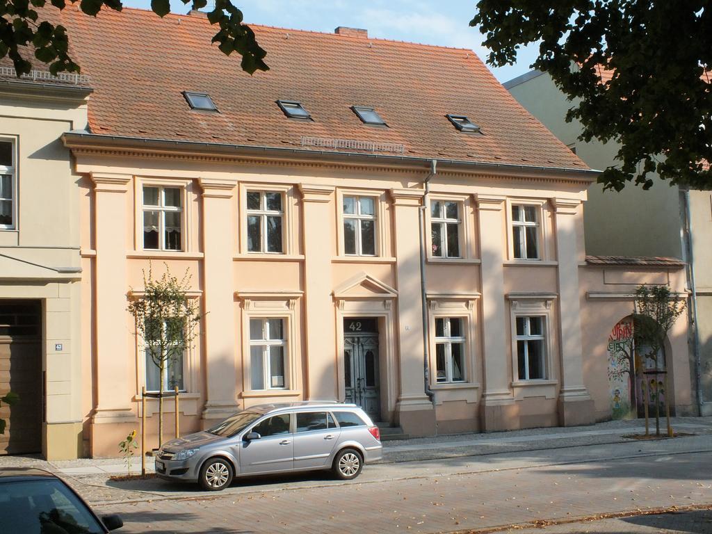 Bed&Breakfast Wagner "Im Alten Pfarrhaus" Neuruppin Buitenkant foto