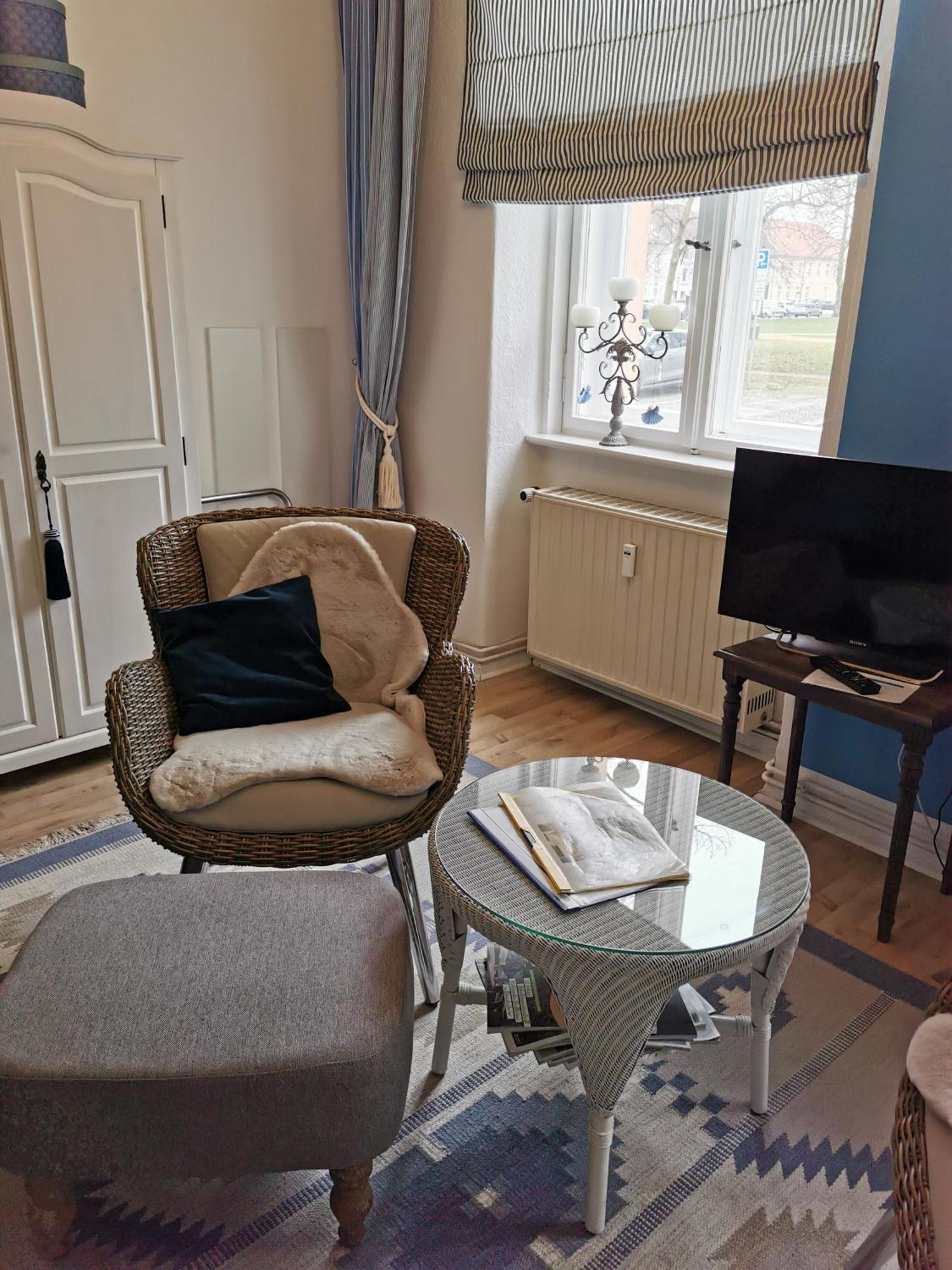 Bed&Breakfast Wagner "Im Alten Pfarrhaus" Neuruppin Buitenkant foto