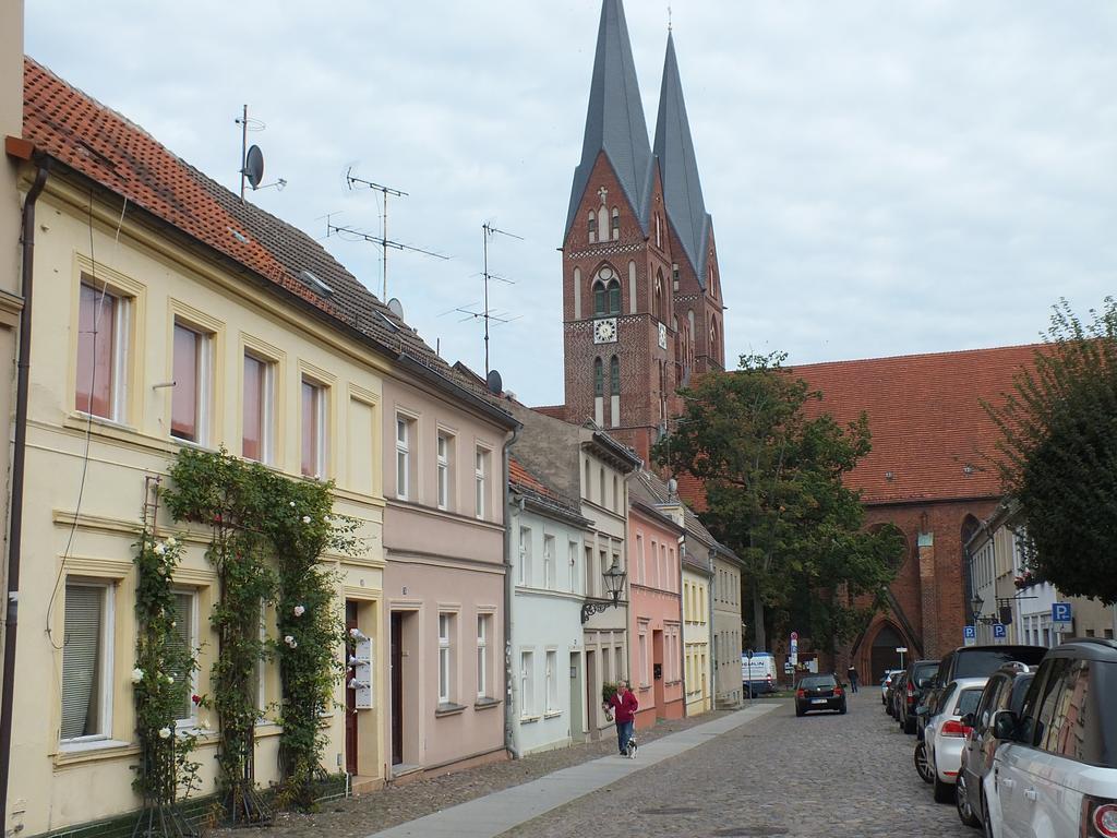 Bed&Breakfast Wagner "Im Alten Pfarrhaus" Neuruppin Buitenkant foto