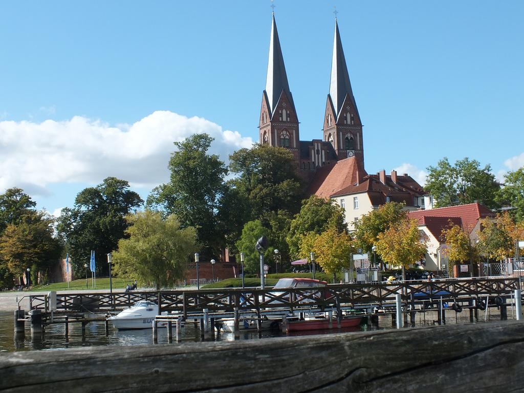 Bed&Breakfast Wagner "Im Alten Pfarrhaus" Neuruppin Buitenkant foto